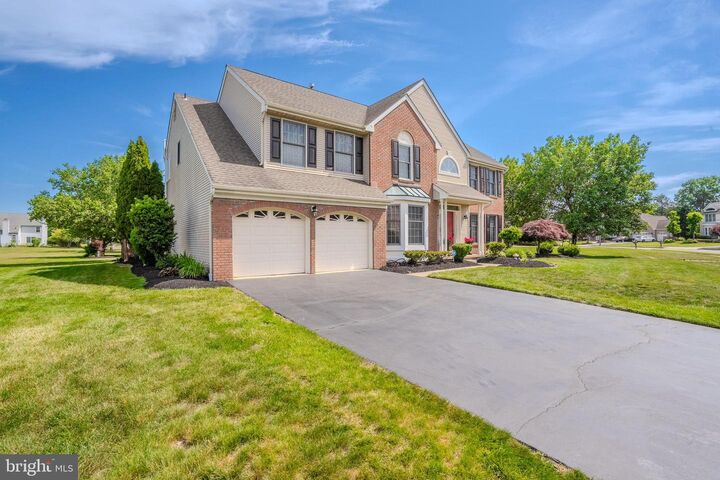 Property Photo:  26 Kinglet Drive South S  NJ 08512 