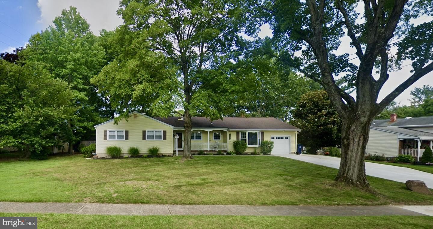 Property Photo:  
