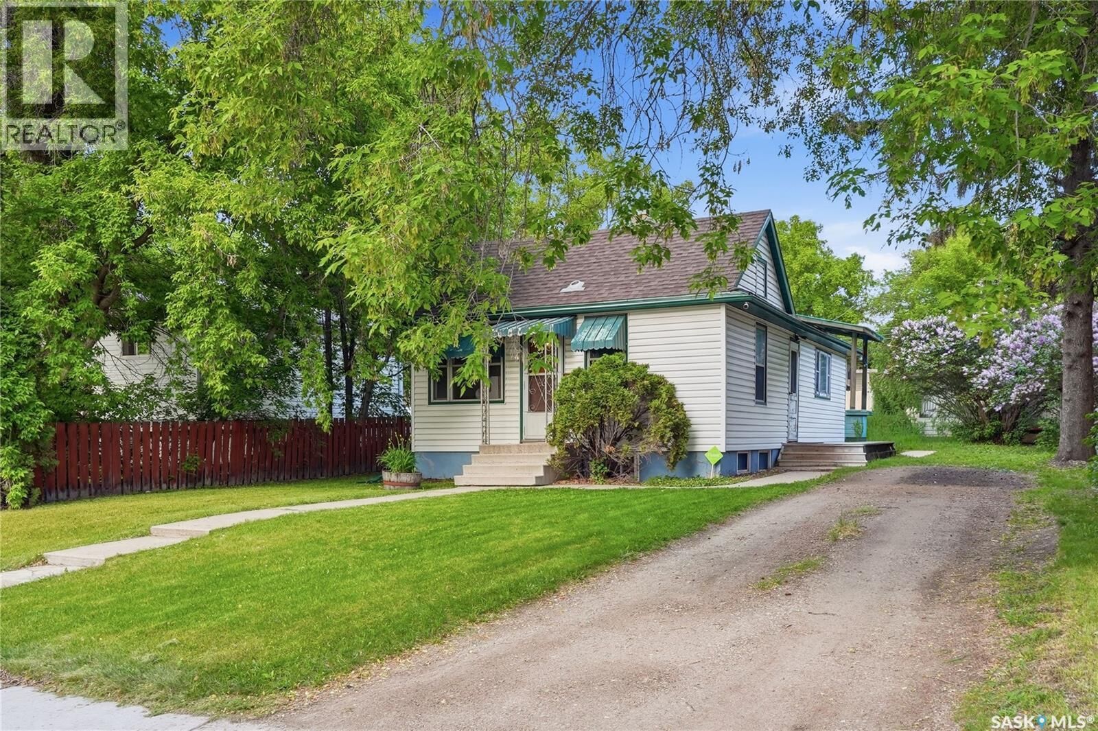 Property Photo:  1148 K Avenue N  SK S7N 2N8 