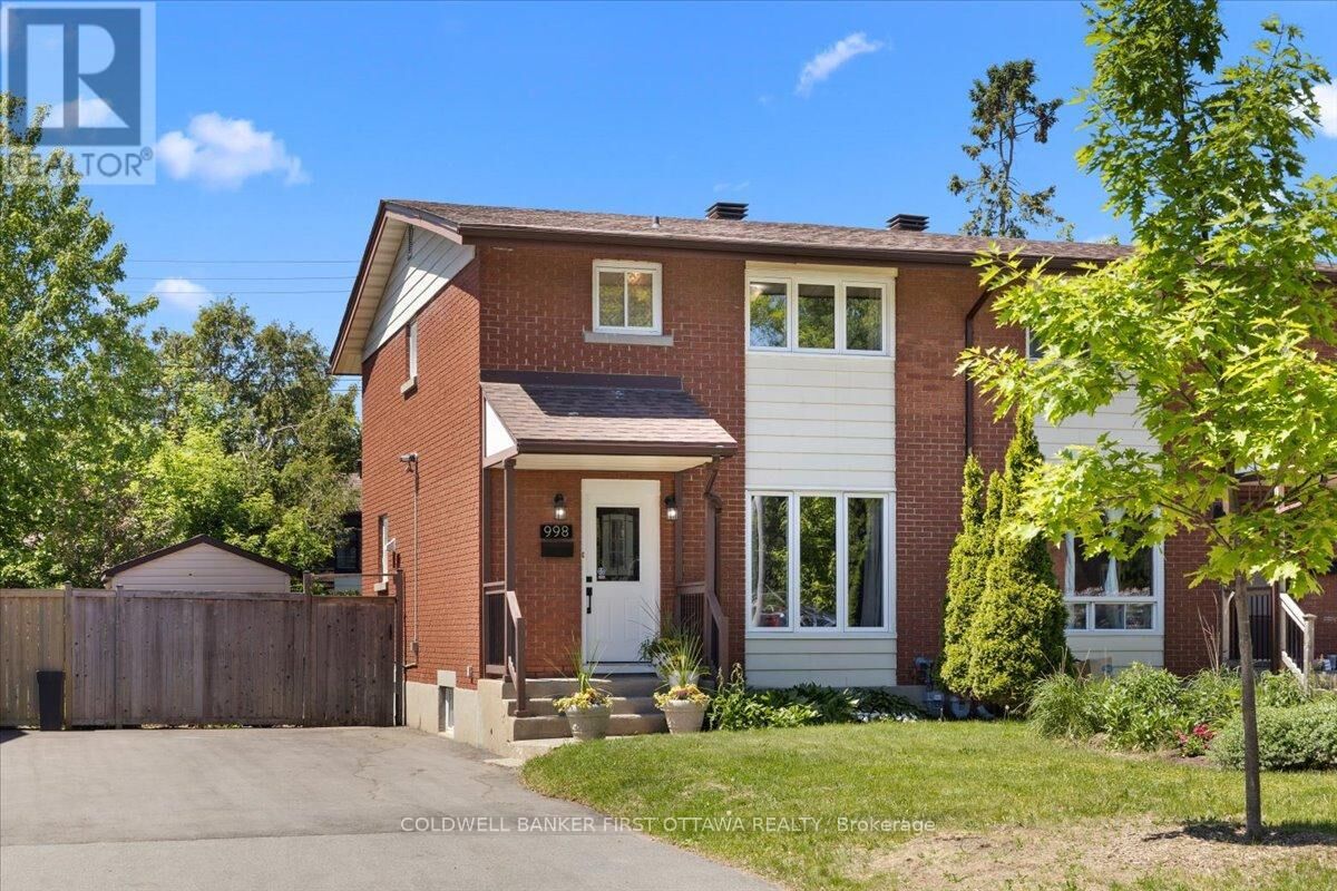 Property Photo:  998 Mossdale Street  ON K2B 5S7 
