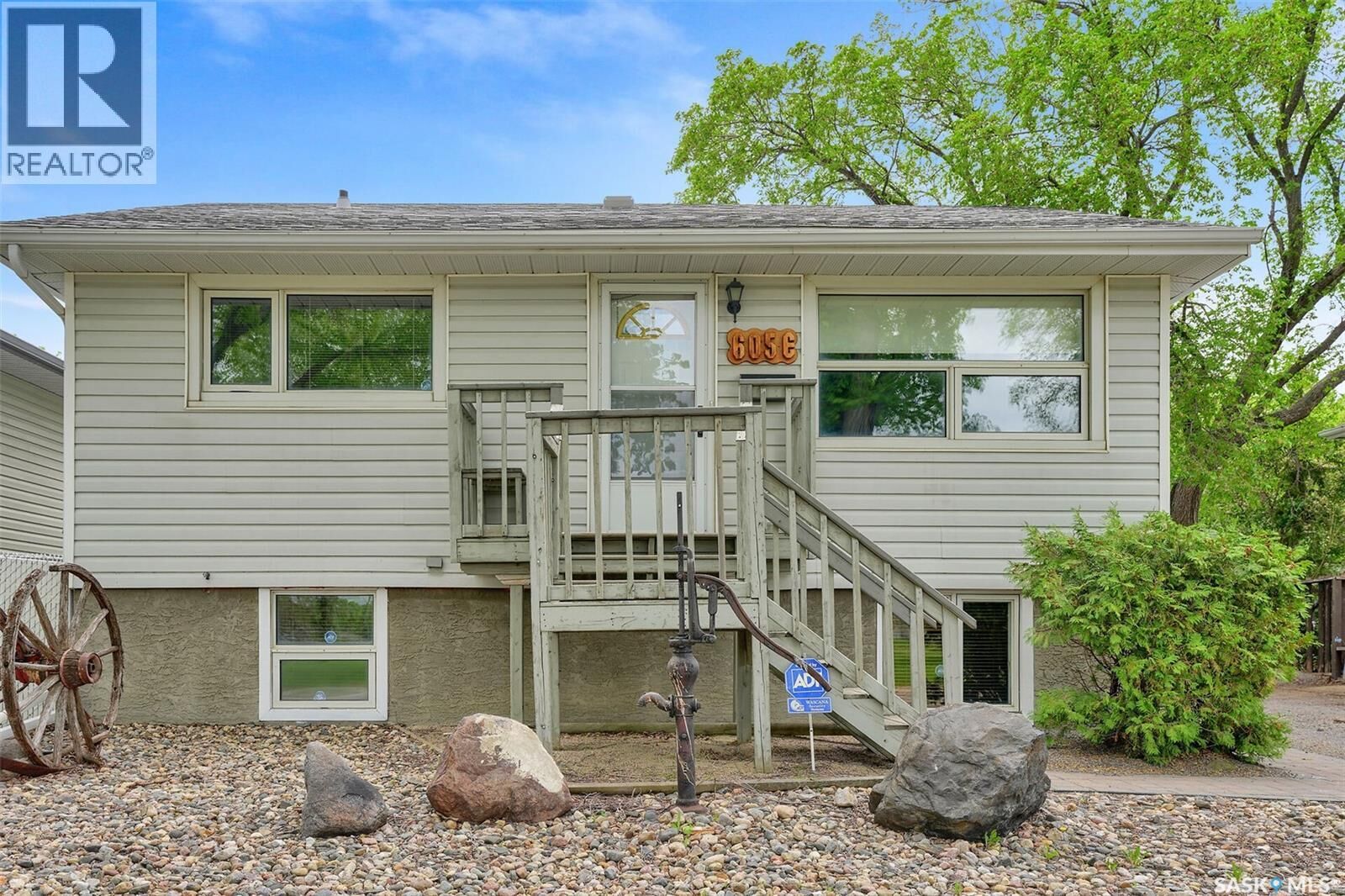 Property Photo:  605 College Avenue E  SK S4N 0W3 