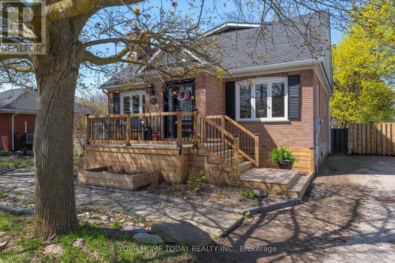 Property Photo:  20 Elgin Street  ON L7G 3M3 