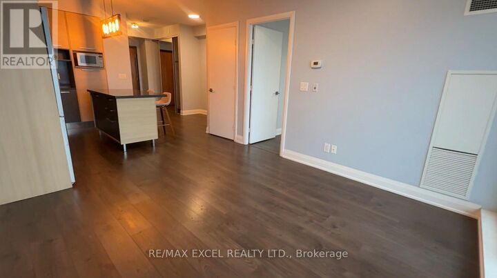 Property Photo:  36 Park Lawn Road 4006  ON M8V 0E5 