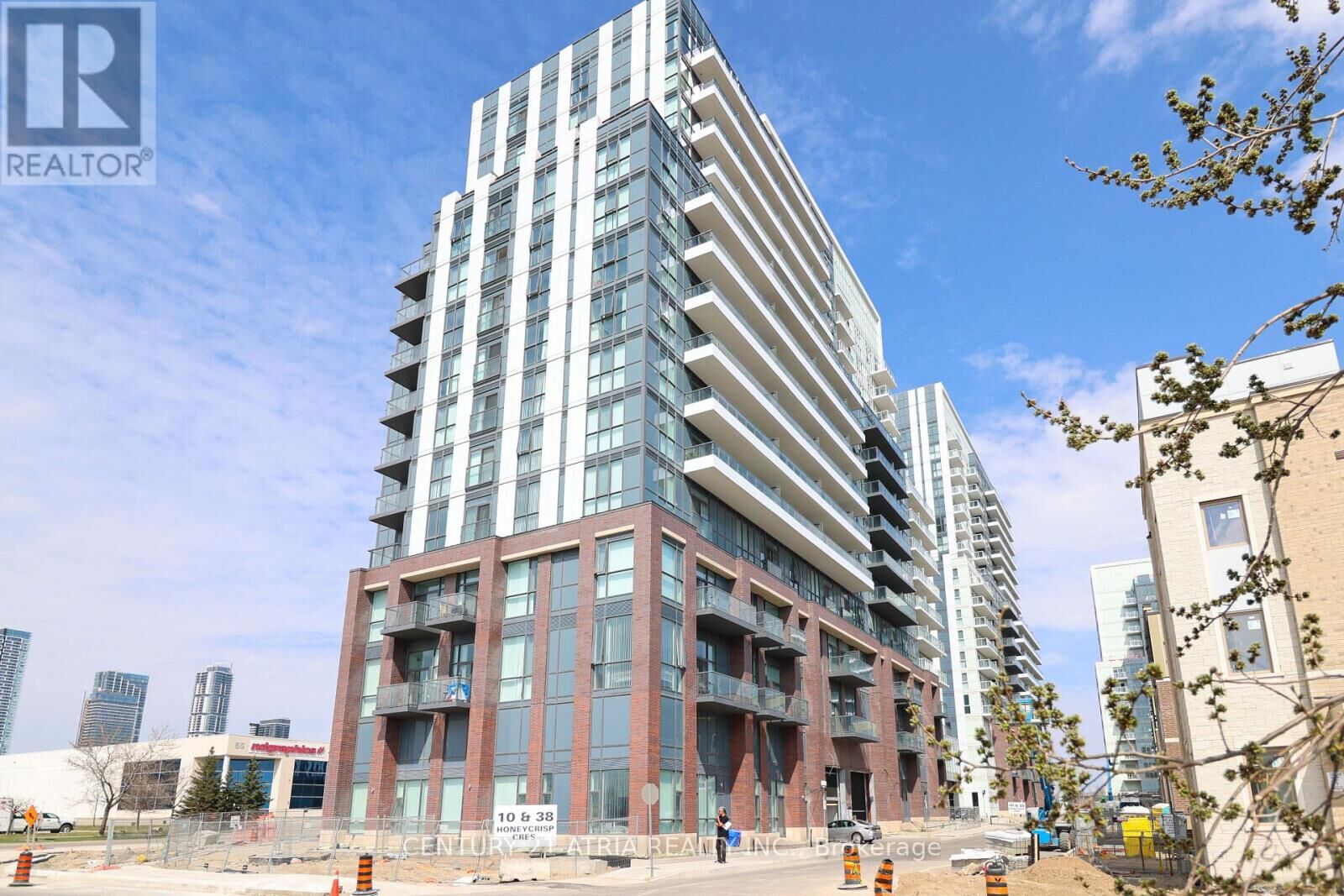 Property Photo:  38 Honeycrisp Crescent 1507  ON L4K 0M8 