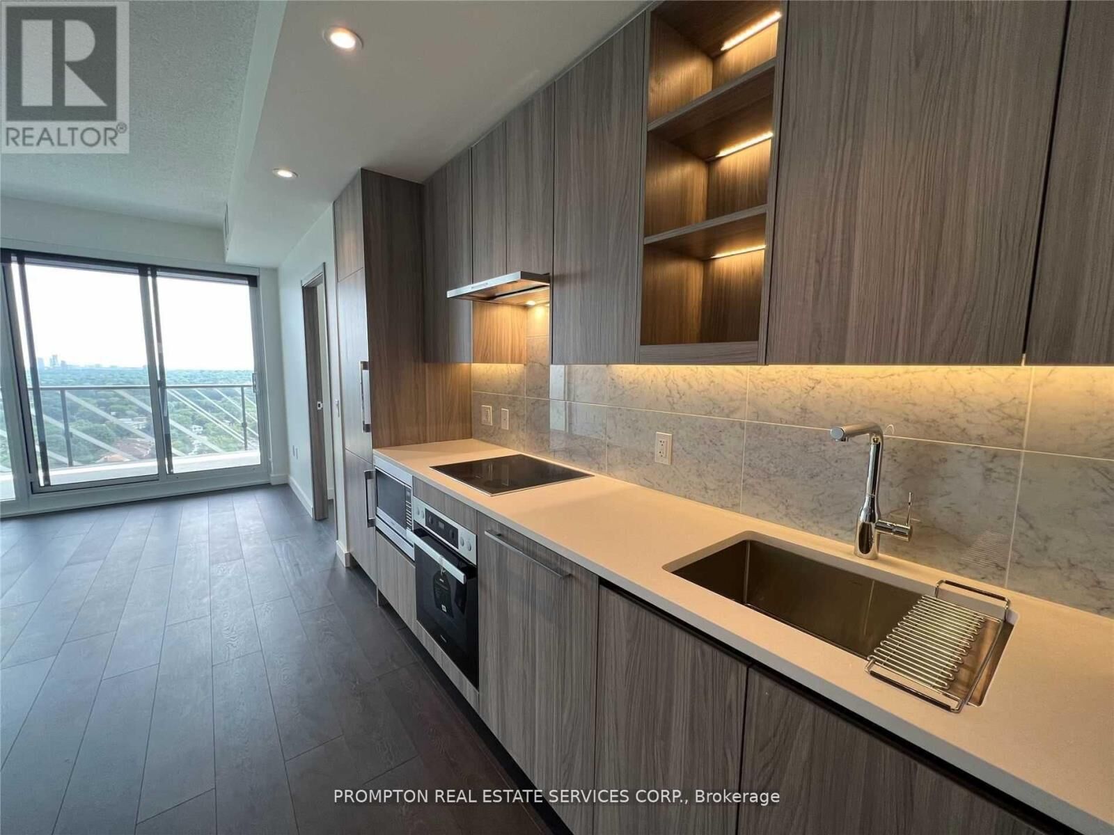 Property Photo:  95 McMahon Drive 2605  ON M2K 0H2 