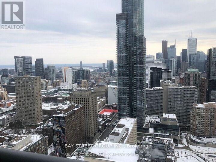 Property Photo:  15 Grenville Street 3802  ON M4Y 0B9 