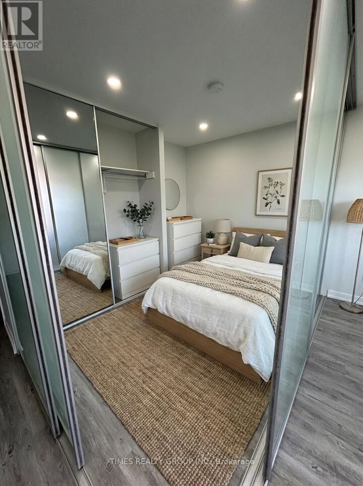 Property Photo:  15 Walmer Road 104  ON M5R 2X1 