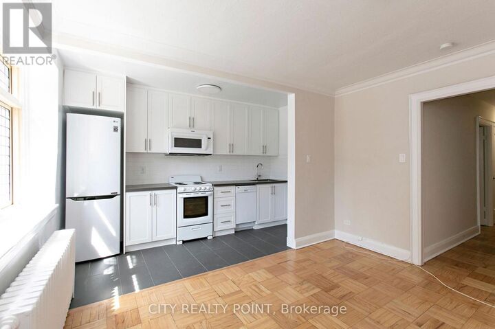 Property Photo:  396 Avenue Road 514  ON M4V 2H4 