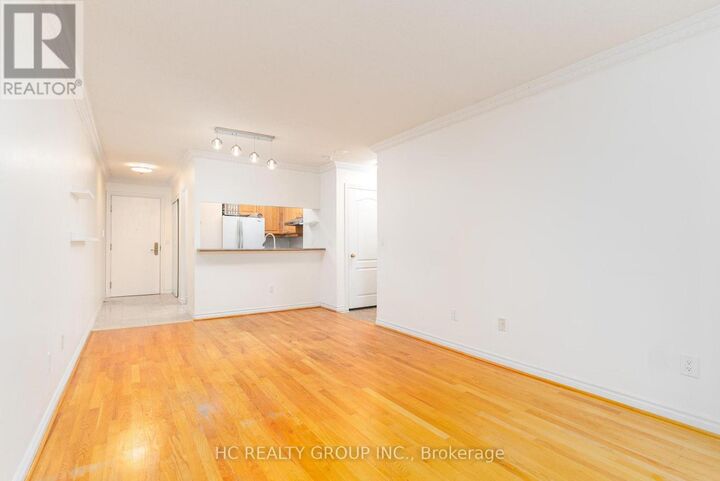 Property Photo:  18 Sommerset Way 1008  ON M2N 6X5 
