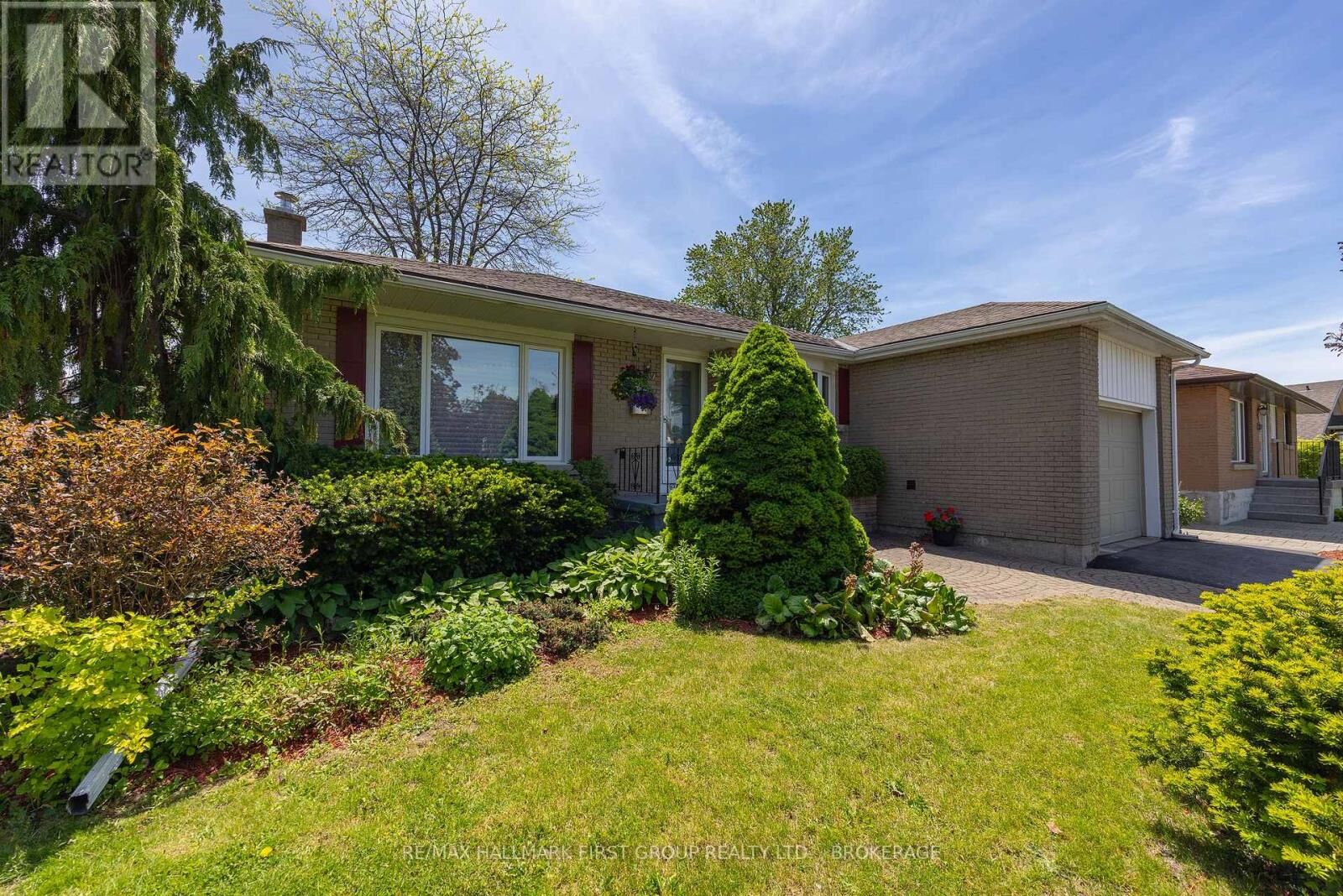 Property Photo:  184 Kirkpatrick Street  ON K7K 2P5 