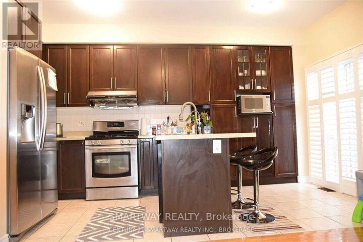 Property Photo:  495 Meadowridge Court  ON L5W 0E8 