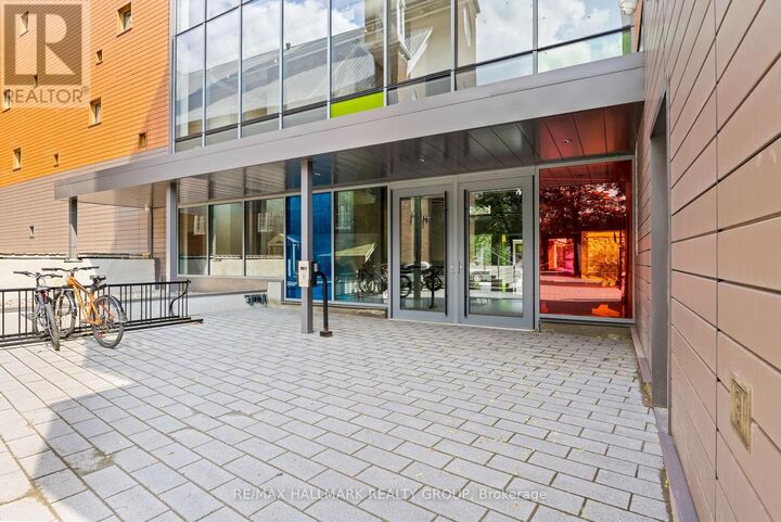 Property Photo:  135 Barrette Street 207  ON K1L 7Z9 