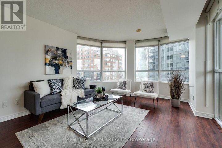 Property Photo:  310 Burnhamthorpe Road 1713  ON L5B 4P9 