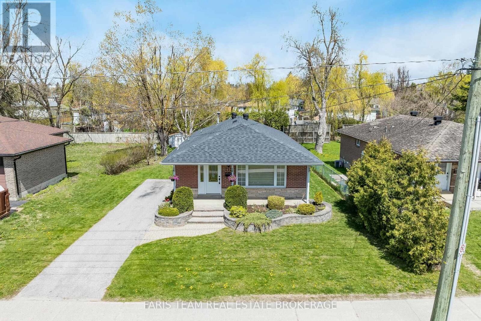 Property Photo:  212 Grove Street East  ON L4M 2P9 