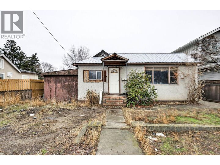 Property Photo:  439 Campbell Avenue  BC V2B 3R8 