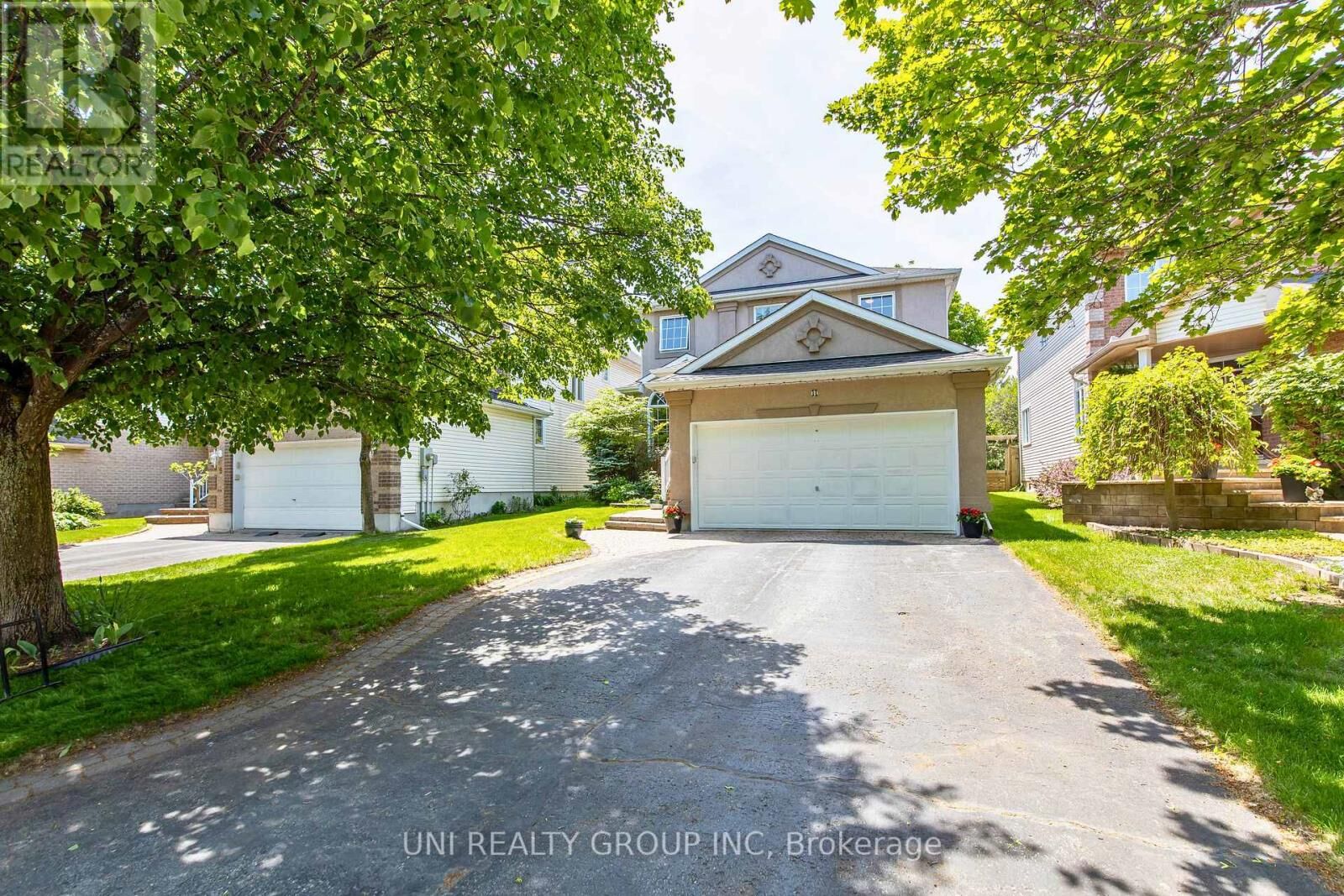 Property Photo:  11 Langford Crescent  ON K2K 2N4 