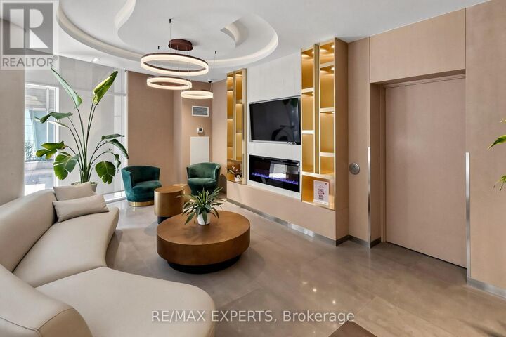 Property Photo:  21 Carlton Street 507  ON M5B 1L3 