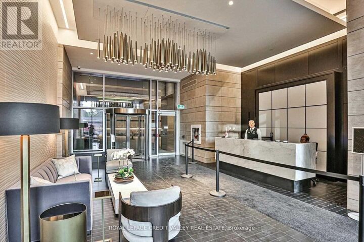 Property Photo:  188 Cumberland Street 1806  ON M5R 0B6 