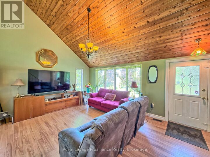 Property Photo:  144 Wellington Street  ON K0K 2C0 