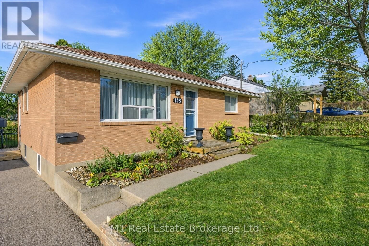 Property Photo:  148 Victoria Road North  ON N1E 5H5 