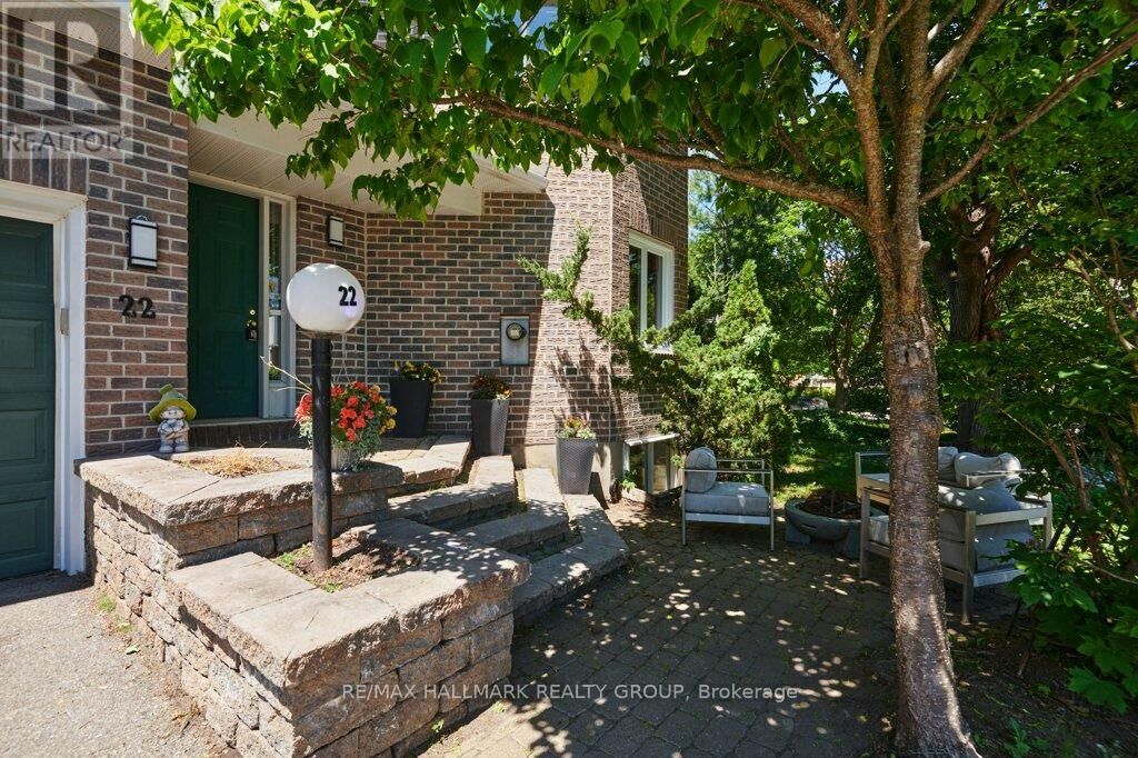 Property Photo:  22 Terrace Drive  ON K2H 9N2 