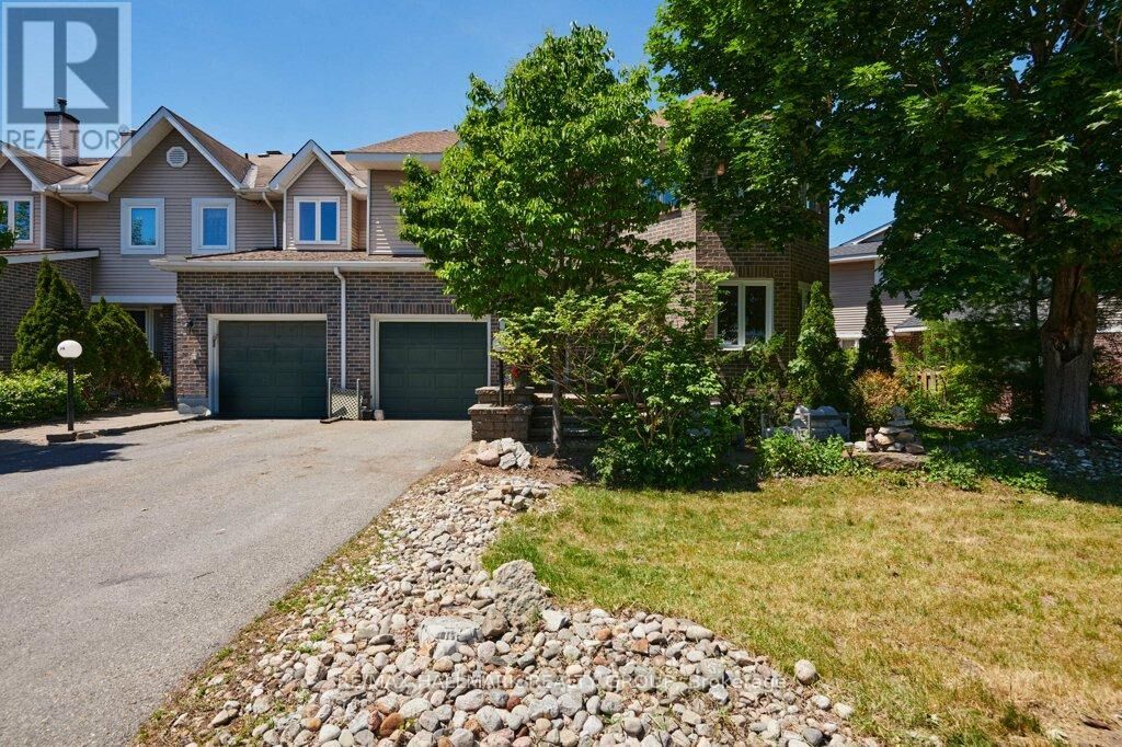 Property Photo:  22 Terrace Drive  ON K2H 9N2 