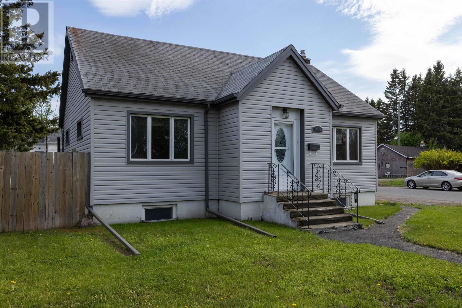 Property Photo:  1418 Frederica St. W  ON P7E 3Y8 