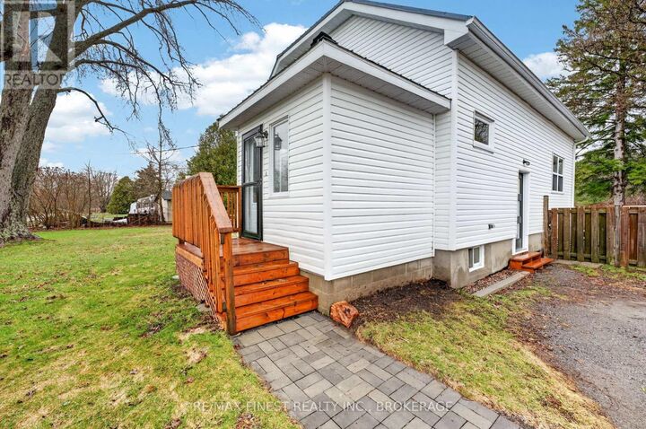 Property Photo:  6074 Bank Street  ON K0H 2W0 