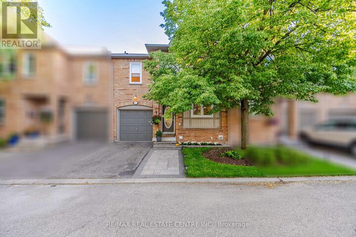 Property Photo:  5865 Dalebrook Crescent 10B  ON L5M 5X1 