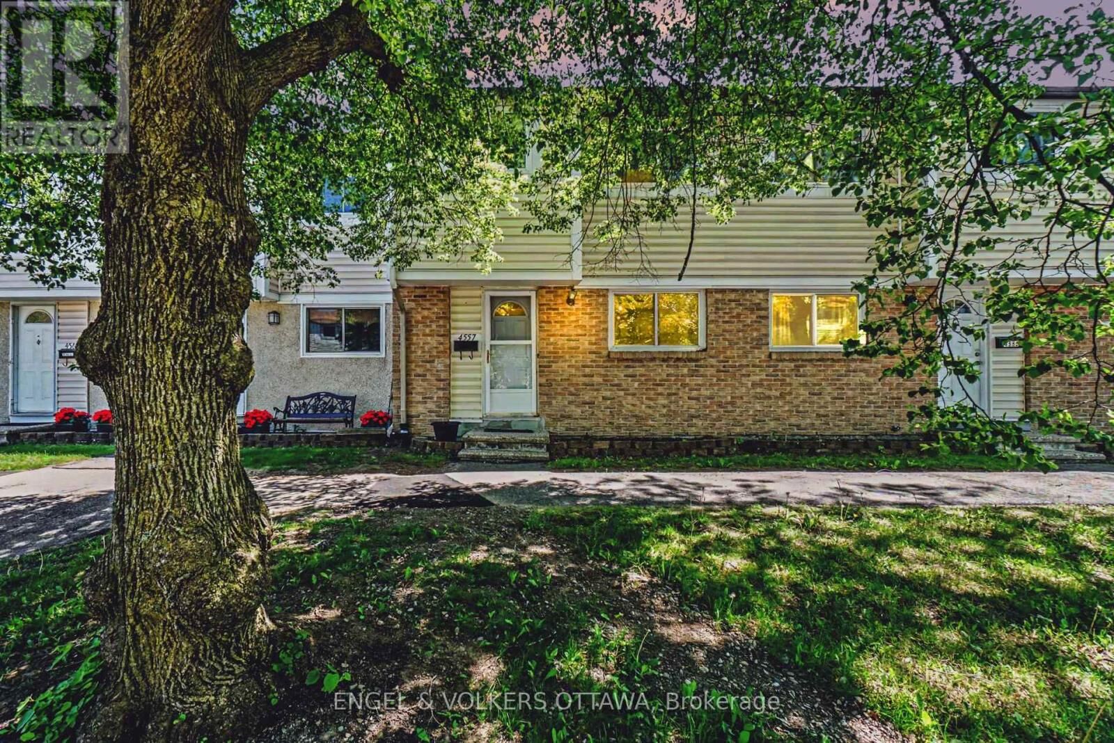 Property Photo:  4557 Dora Crescent  ON K1J 8S5 