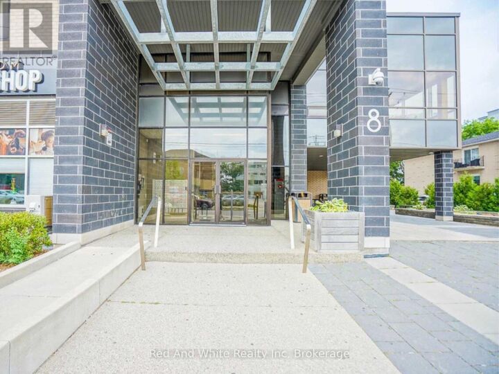 Property Photo:  8 Hickory Street West 1105  ON N2L 3H6 