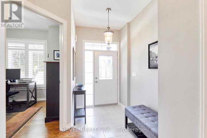 Property Photo:  535 Kingsfield Loop  ON L1K 0H8 