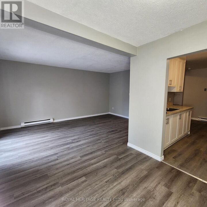 Photo de la propriété:  725 Cricklewood Drive 5  ON L1K 1R5 