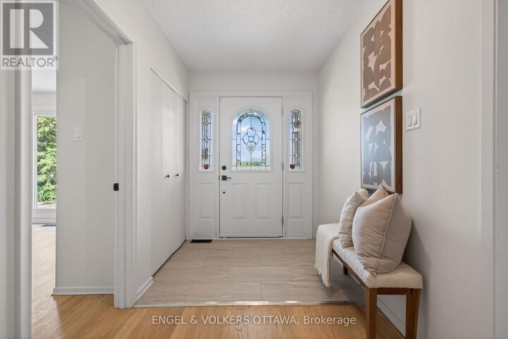 Property Photo:  1862 Sharel Drive  ON K1H 6W4 