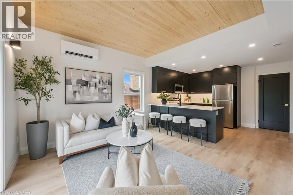 Property Photo:  60 Arlington Boulevard 3  ON N2A 2G9 