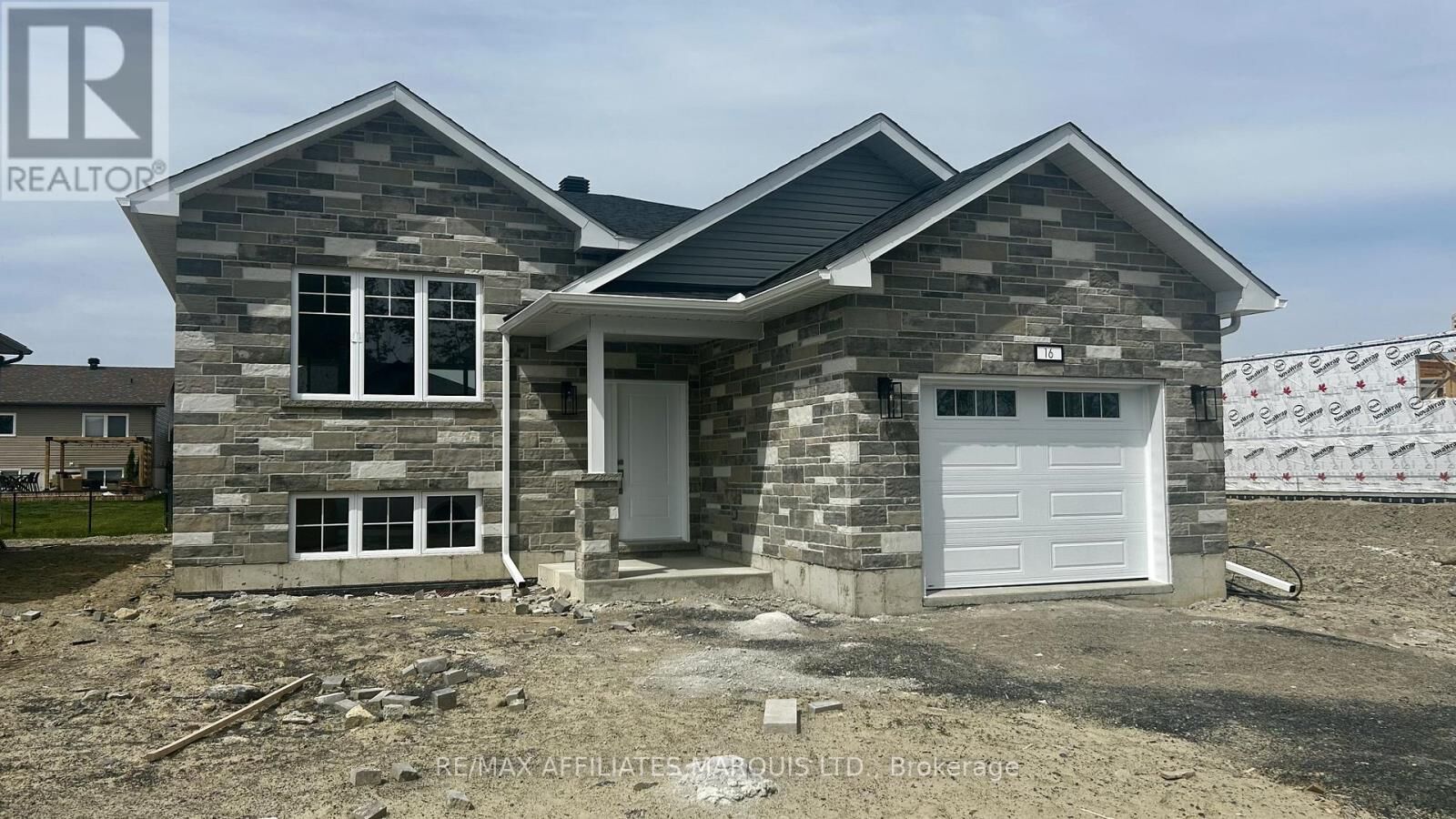 Property Photo:  16 Mullin Drive  ON K0C 1P0 