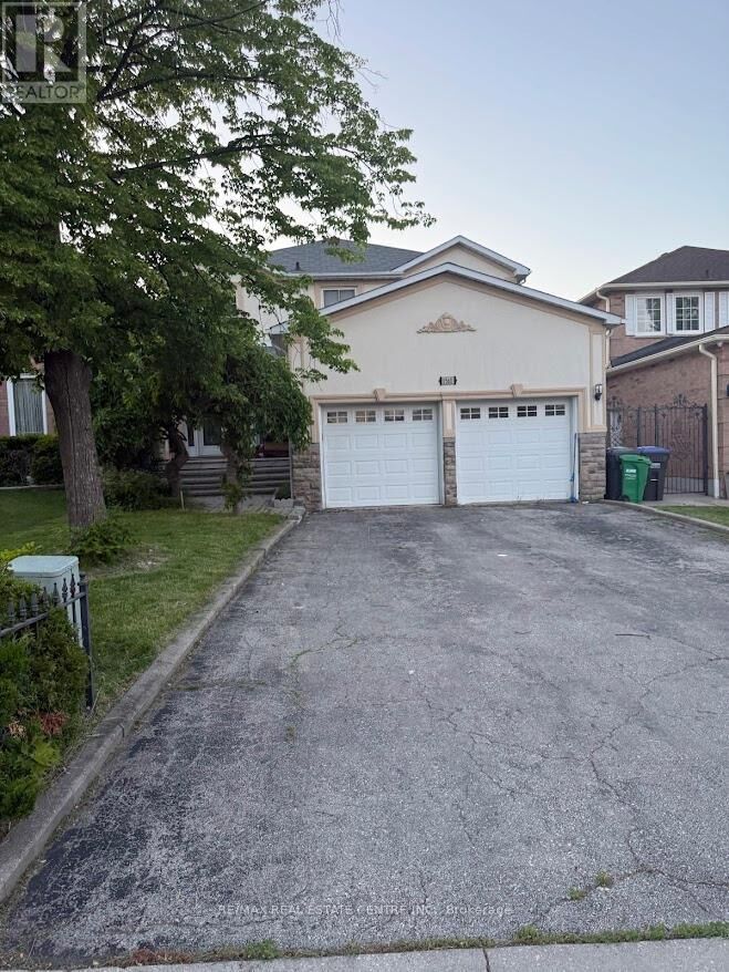 Property Photo:  1561 Wintergrove Gardens  ON L5M 3Z9 