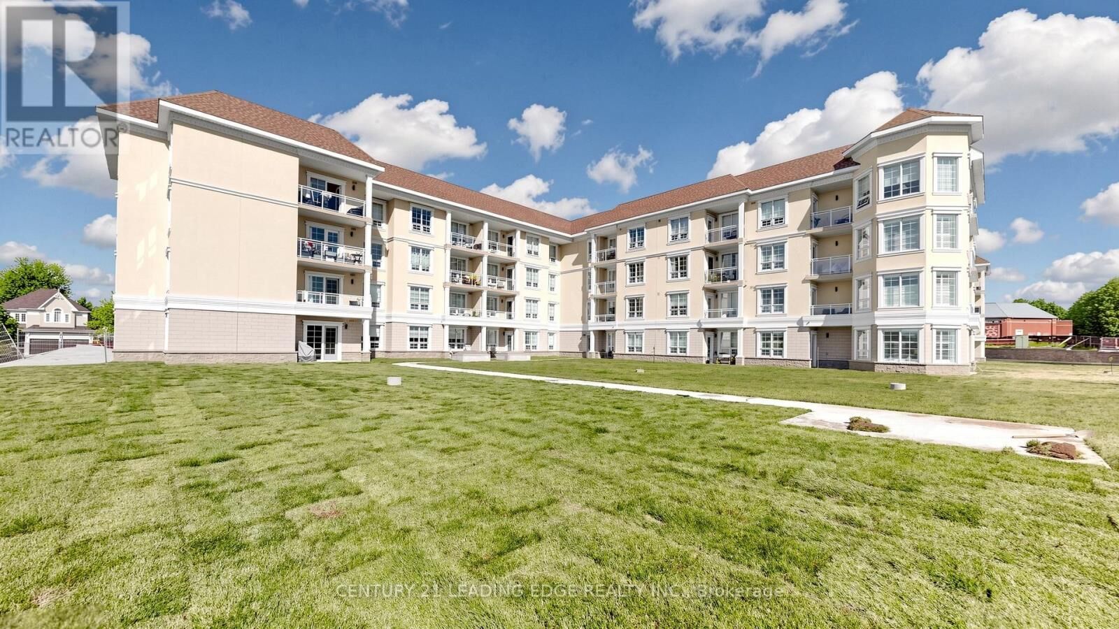 Property Photo:  21 Brookhouse Drive 208  ON L1B 0V4 