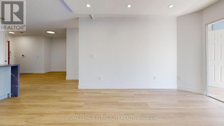 Property Photo:  7 Concorde Place 3102  ON M3C 3N4 