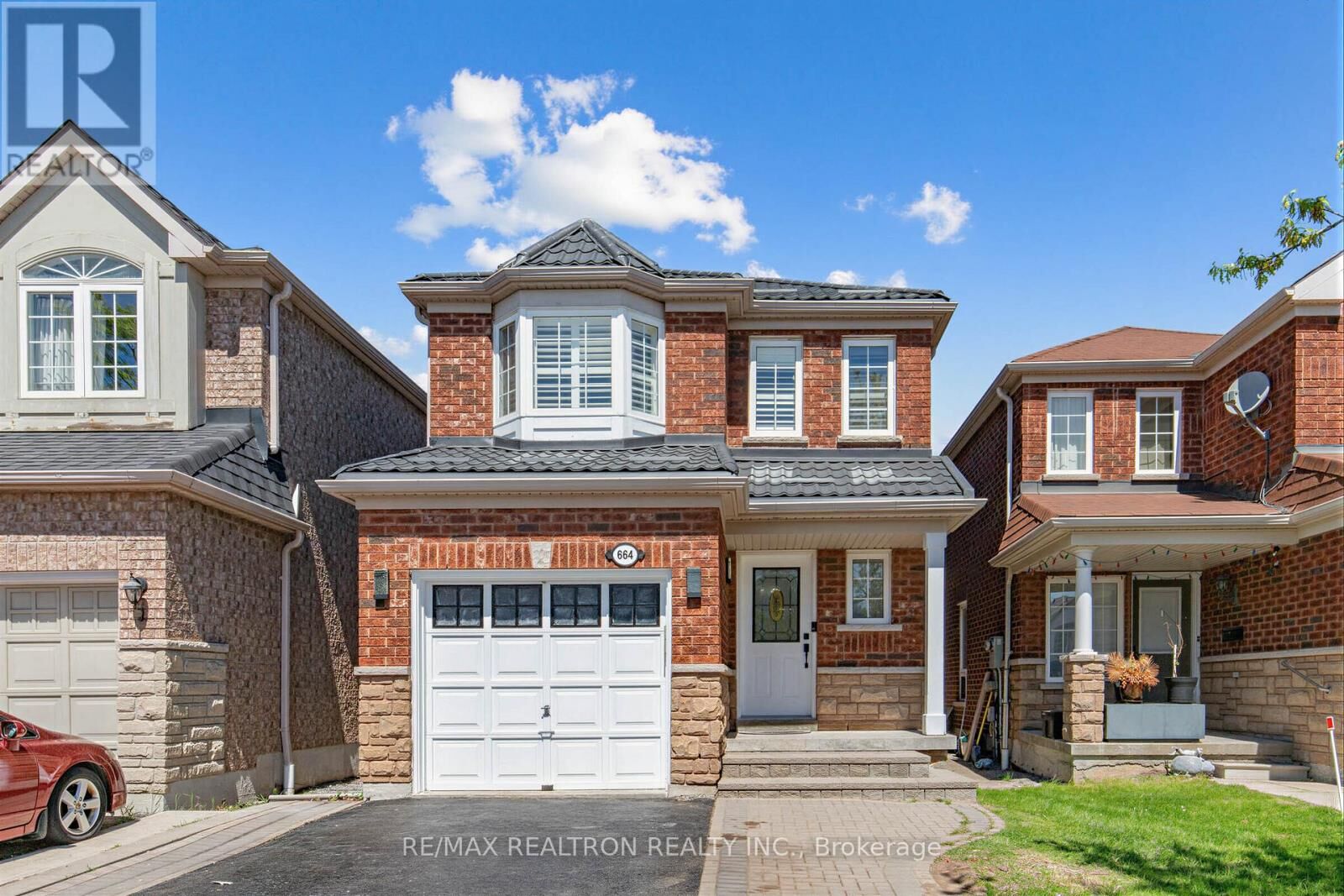 Property Photo:  664 Sunbird Trail  ON L1X 2X6 