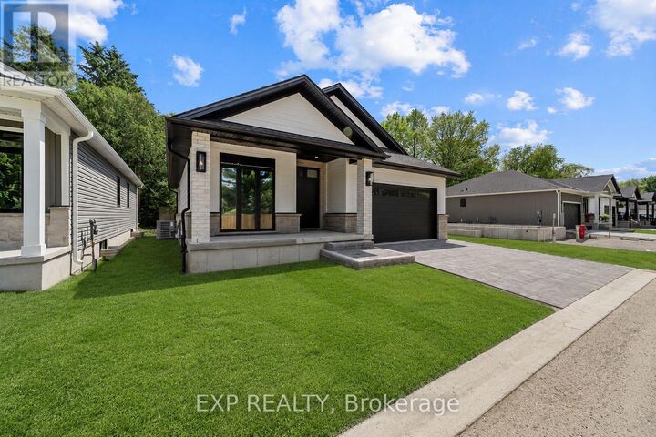 Property Photo: 430 Head Street North 14 ON N7G 2K2