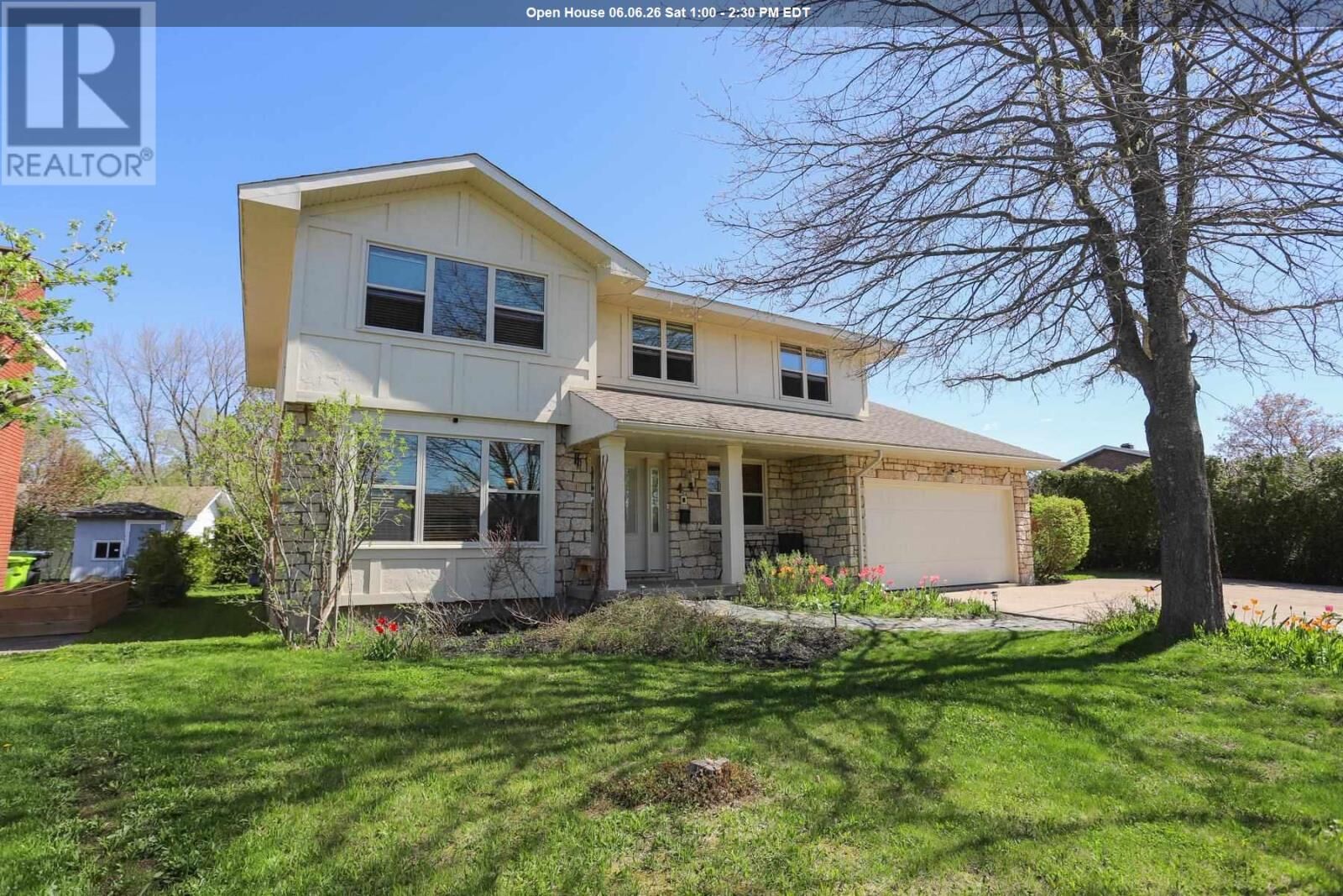 Property Photo:  44 Woodhurst Dr  ON P6C 5Y9 