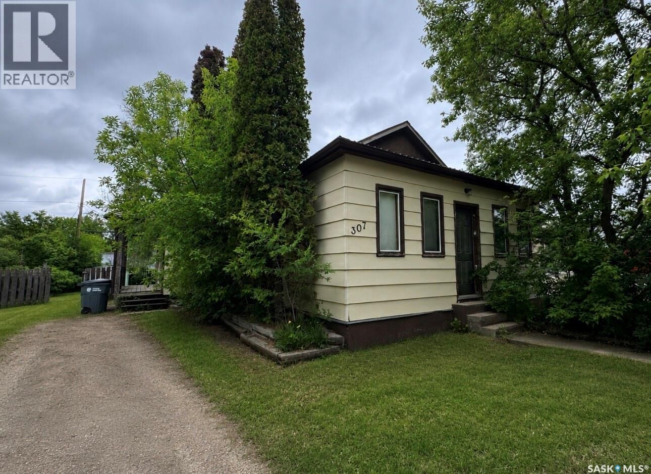 Property Photo:  307 5th Avenue W  SK S0H 0B0 