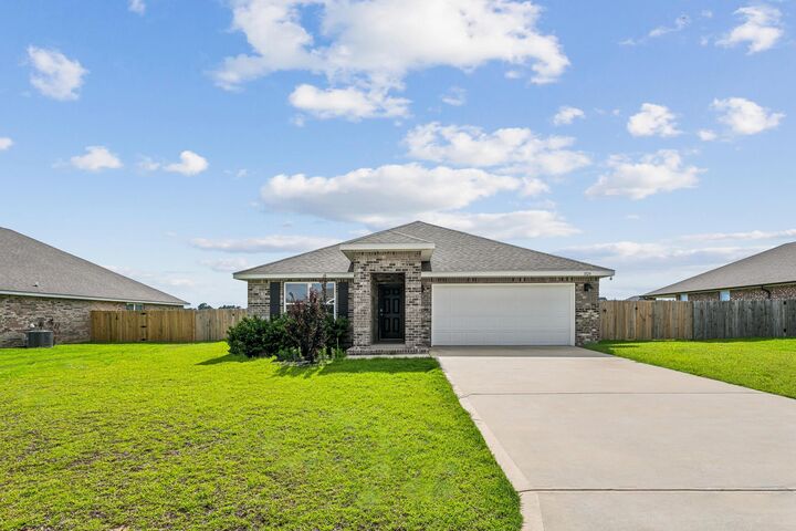 Property Photo:  5529 Silverbell Drive  FL 32583 