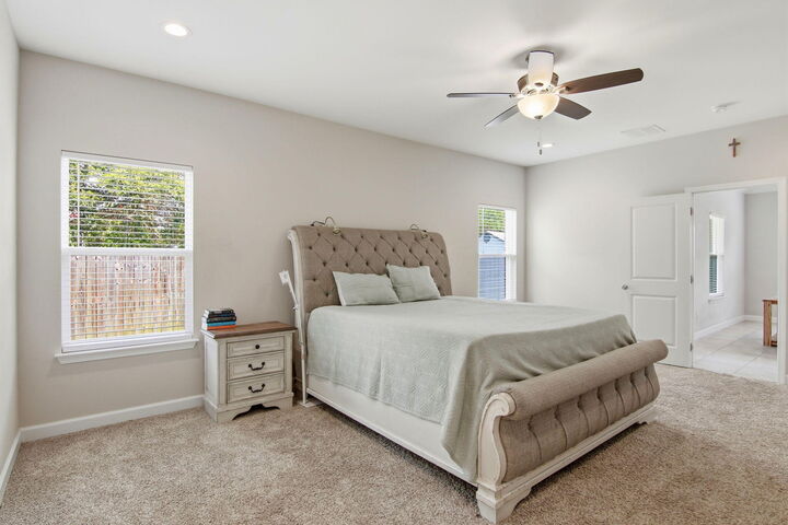 Property Photo:  473 Sara Avenue  FL 32569 