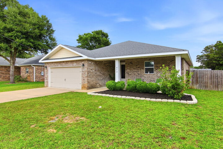 Property Photo: 473 Sara Avenue FL 32569