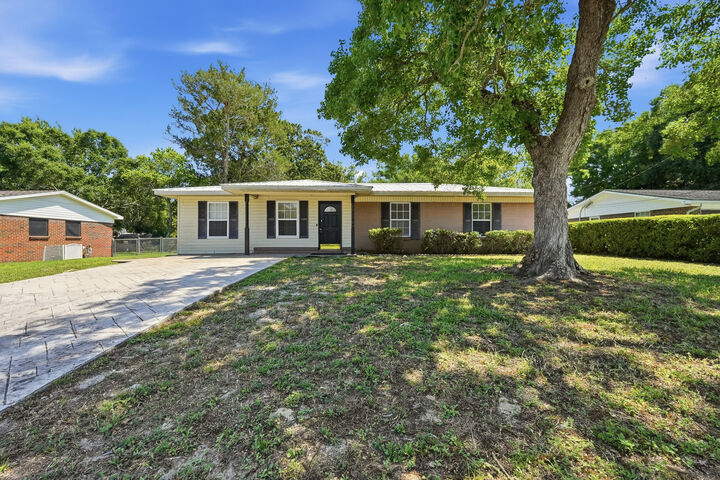 Property Photo:  116 NW Holmes Boulevard  FL 32548 