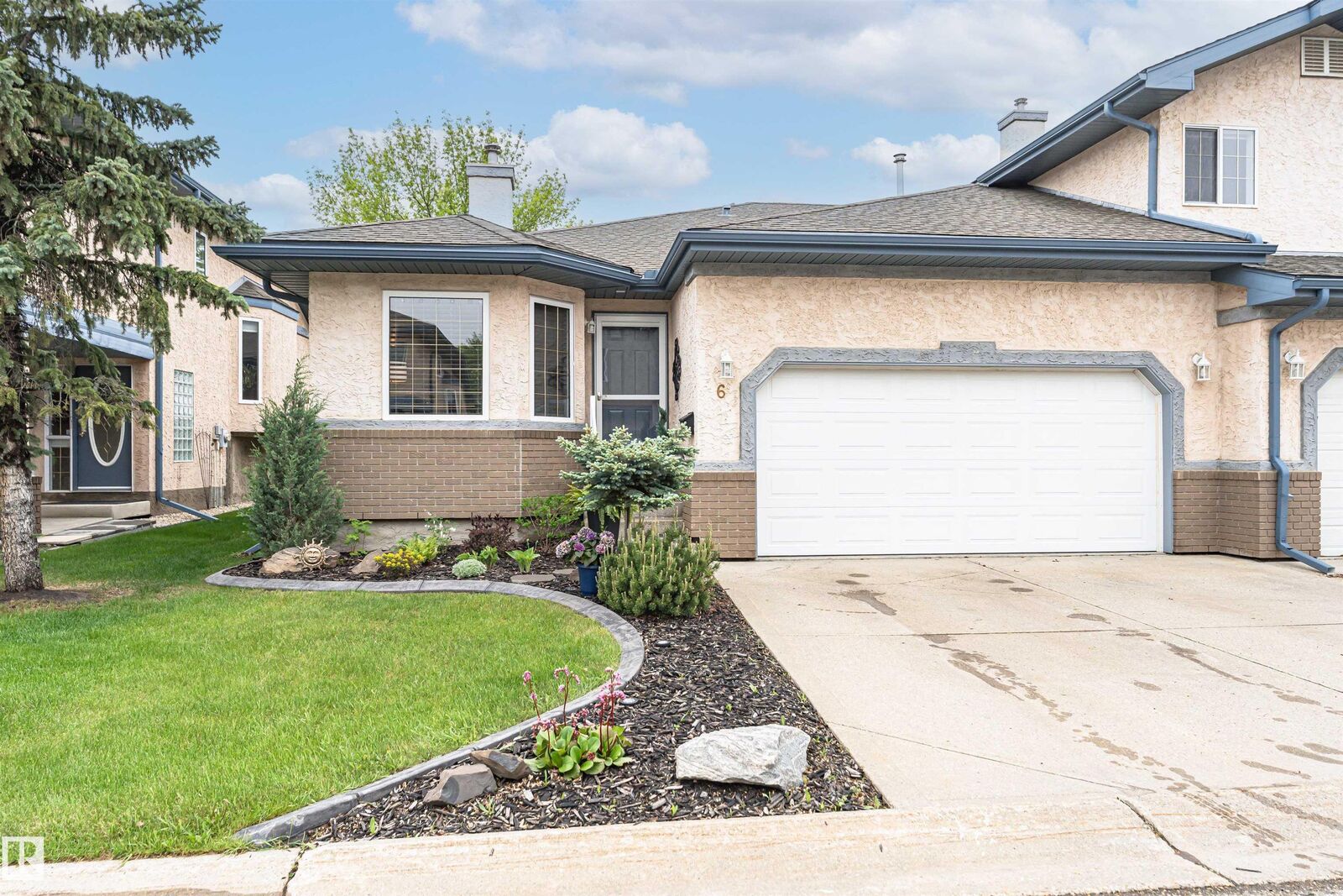 Photo de la propriété:  6 Estates Court  AB T6B 1M9 