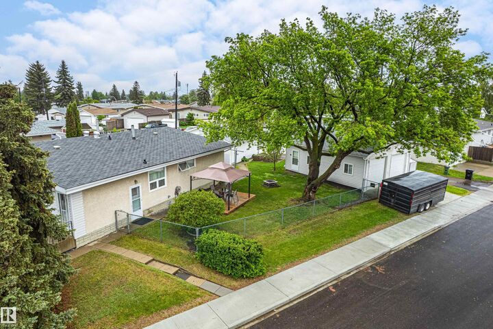 Property Photo:  9011 60 Street NW  AB T6B 1M7 