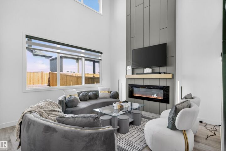 Property Photo:  1412 11 Avenue NW  AB T6T 2W4 
